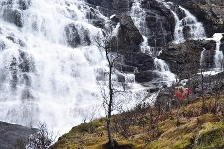 25_Wasserfee-Huldrene-am-Kjosfossen-Wasserfall-Flambahn-Norwegen