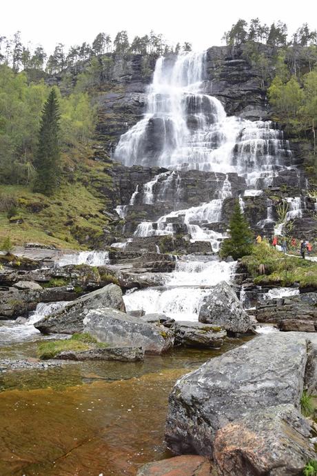 05_Tvindefossen-Wasserfall-Norwegen