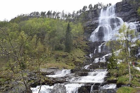 06_Tvindefossen-Wasserfall-Norwegen