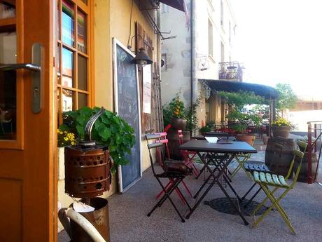 Neben dem Restaurant: Bar in St-Haon-le-Chatel. - © Foto: Erich Kimmich