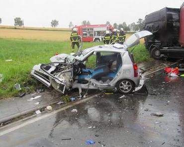 Tödlicher Verkehrsunfall Drüpplingsen – Seniorin stirbt bei Kollision