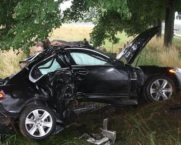 Schwerer Verkehrsunfall Lippstadt – Jaguar gegen Baum