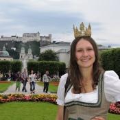 Die Königin der Bio-Heu-Region Lorena I besucht den Mirabellgarten