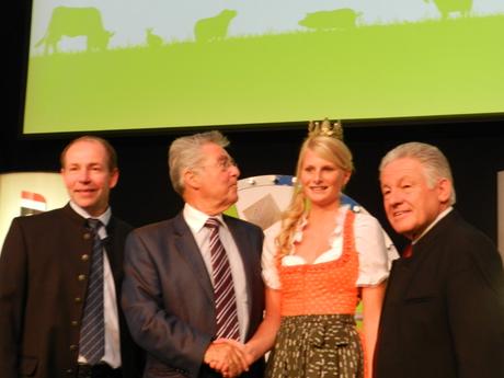 OÖ Landesrat Max Hiegelsberger, Bundespräsident Dr. Heinz Fischer, Heukönigin Isabella und Landeshauptmann OÖ Josef Pühringer