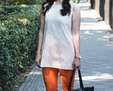 Fashion Week Outfit: Lochmuster Top meets orange next Hose