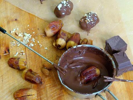 Zubereitung Rezept Schokoladendatteln mit Mandeln - Datteln - Schokolade