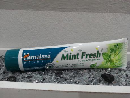 Zahnpasten von Himalaya im Test