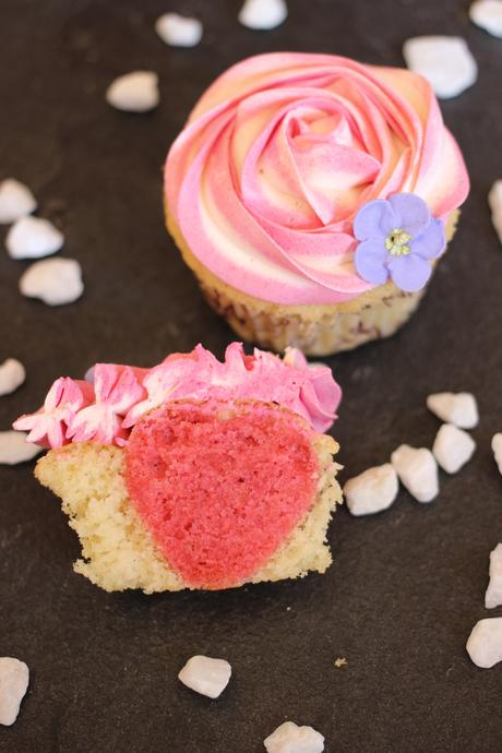 Pink Velvet Herz Cupcakes