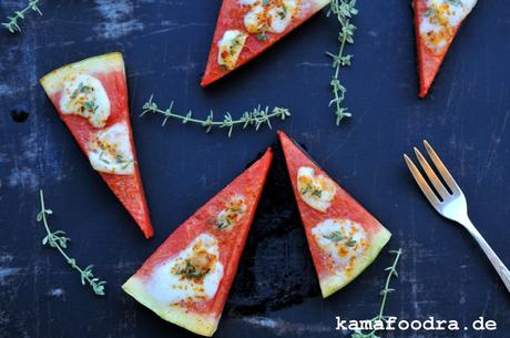 Sommersnack: Wassermelone übergrillt mit Mozzarella, Thymian, Piment d’Espelette