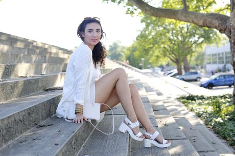All White Outfit White Jumpsuit Nude Bag fashionblogger berlin fashionpost samieze