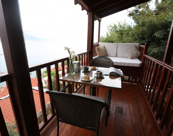 Auf Wunsch wird das türkische Frühstück gern auf den eigenen Balkon serviert. Der Ausblick auf die türkische Riviera lässt den Tag fröhlich beginnen.