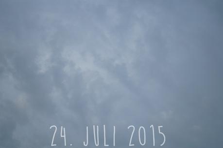Blog + Fotografie by it's me! - wolkenverhangener Sommerhimmel am 24. Juli 2015