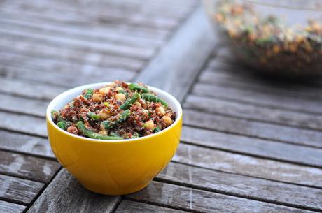 Roter Quinoa-Fisolensalat mit Kichererbsen