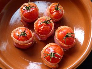 tomaten im speckmantel