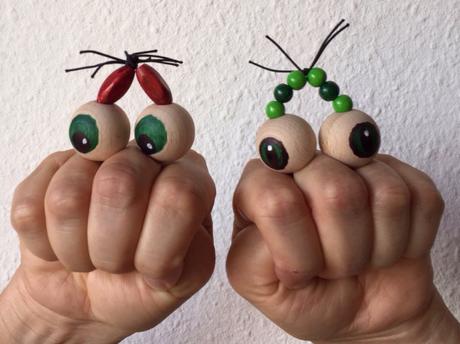 Eine kleine Schlange macht ganz große Augen – oder – Perlenaugen für Fingerspiele