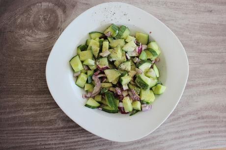 Spezieller Gurkensalat mit veganer Salat Sauce | Rezept