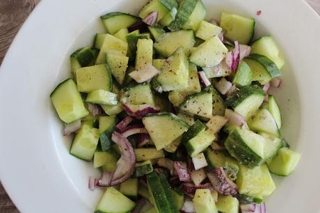 Spezieller Gurkensalat mit veganer Salat Sauce | Rezept