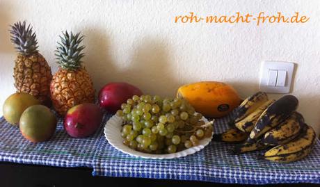 Frisch aus der Region: Ananas, Mangos, Trauben, Papaya, Gemüsebananen