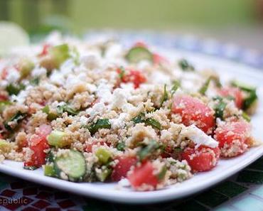 Geminzter Couscous Salat mit Wassermelone und Mini Gurken