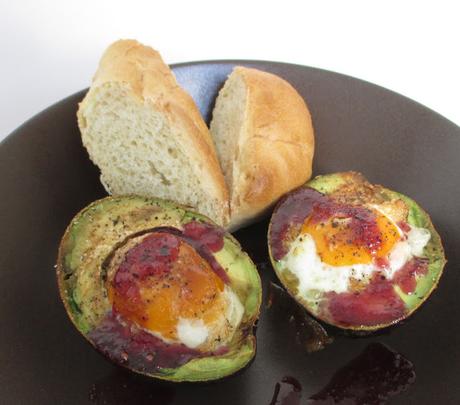 Frühstücksidee zum Wochenende: Spiegelei in Avocado