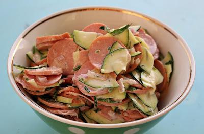 Zucchini-Wurst-Salat