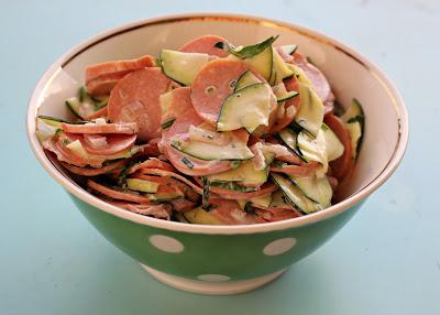 Zucchini-Wurst-Salat