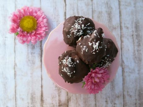 [bakes...] Vegan Coco-Chocolate-Almond Pralinés #happybirthdayeatbloglove