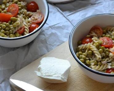 Savoury Wednesday: Spätsommerliche Dinkel Spirelli mit Ziegenkäse, Weisswein und Erbsen
