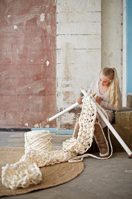 DIY: Super chunky knitted scarf from felted merino wool yarn by lebenslustiger.com