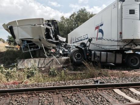 Bahnunfall Gießen – Kollision zwischen Zug und LKW