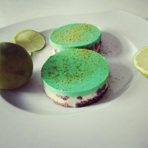 Sauer, fruchtig, frisch… so schmeckt der Sommer – Limetten Matcha Cheesecake