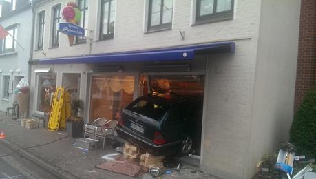 Autounfall Bremervörde – Auto rast in Eiscafé
