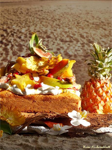 Tropical Fruits auf Ananas-Kokos Kuchen