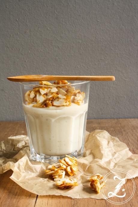 Bananen-Vanille-Pudding mit kandierten Mandelblättchen | Zuckergewitter.de