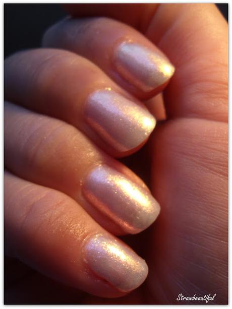 essence effect nail polish holo shimmer - 01 pixie dust