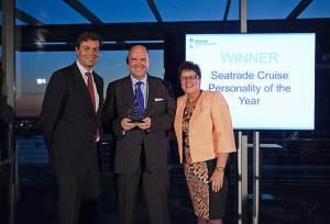 Michael Ungerer als Kreuzfahrtpersönlichkeit des Jahres 2015 geehrt / AIDA für Umweltinitiative des Jahres ausgezeichnet
