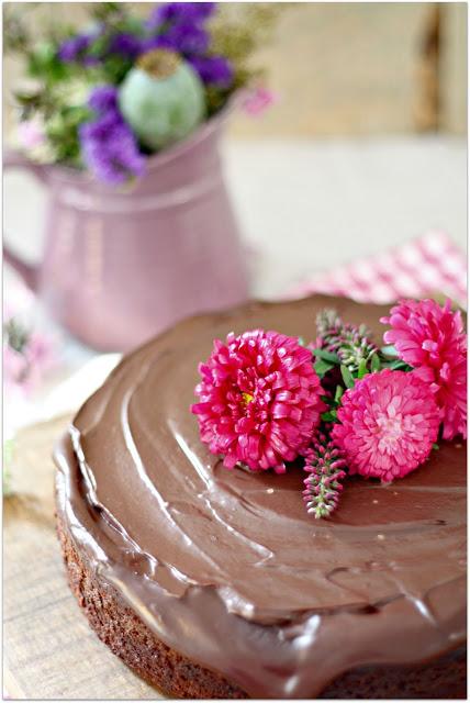 Schokoladenkuchen mit Frischkäsefüllung - Ein herrlicher Herbstbegleiter