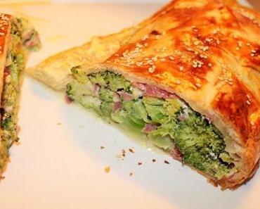 Strudel gefüllt mit Brokkoli und Rindersaftschinken