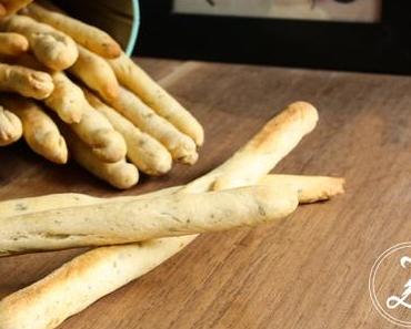 Weils auf dem Sofa knuspern muss – Kräuter-Grissini