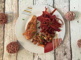 Lauwarmer Salat von der Urmöhre mit Hähnchenbrust