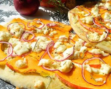 FLADENBROT MIT KÜRBIS, FETA & ROTEN ZWIEBELN