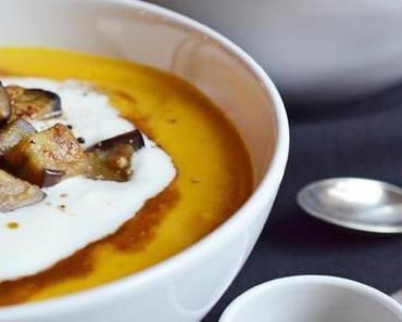 Gelbe-Linsen-Möhren-Suppe “Orient Style” mit gerösteten Auberginenwürfeln
