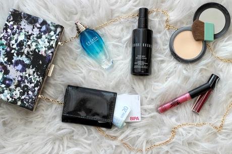 Whats in my bag? – Minibag Edition