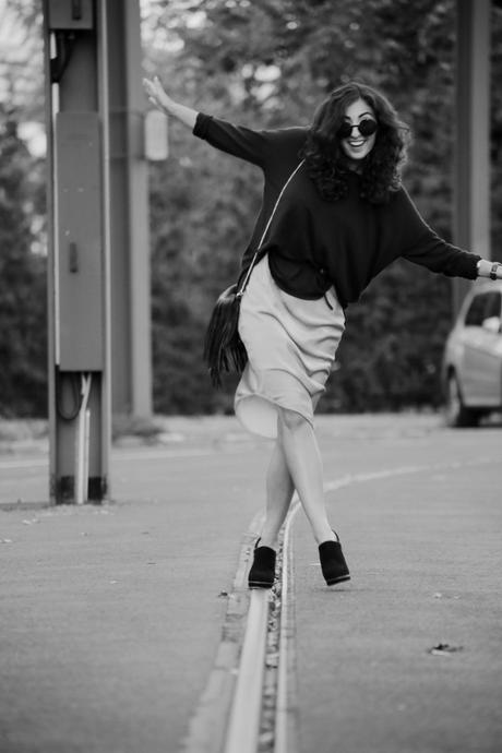 Autumn Slip Dress Missguided Dress Layering Oversize Oversized Sweater Navy H&M pullover Tophop Plateau Boots Fashionblogger Modeblogger Berlin Deutschland Germany Look