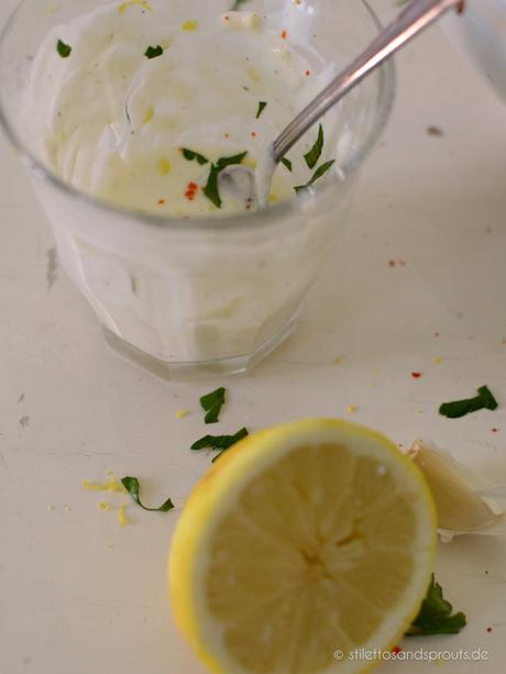 Zoodles Rezept – Zucchini Noodles mit geröstetem Bluemnkohl und Lemon-Parmesan Dressing