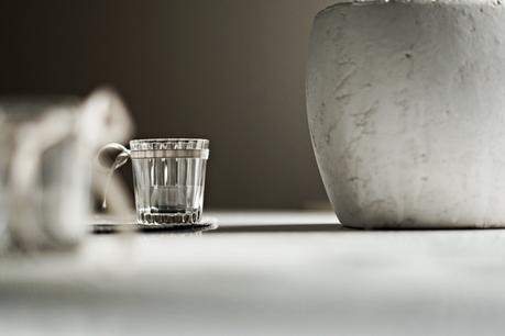 Blog + Fotografie by it's me - Bunt ist die Welt, geriffeltes Glas-Teelicht und Blumentopf