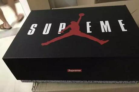 Supreme x Air Jordan 5 Pack