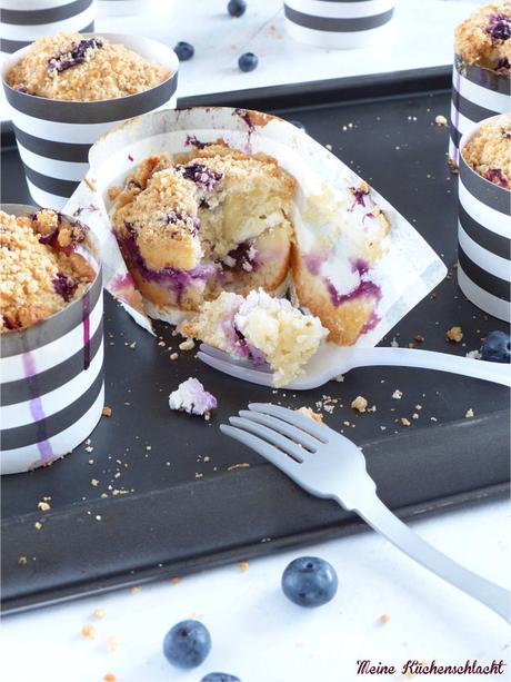 Blaubeer-Käsekuchen Müffins mit Keks Streuseln