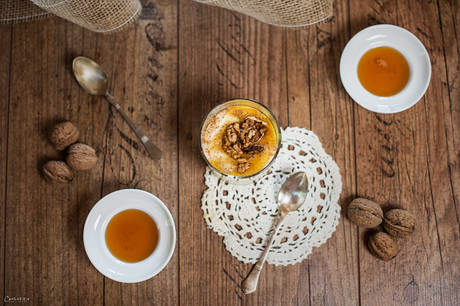 Joghurt Mousse mit Honig, Nüssen & Äpfeln