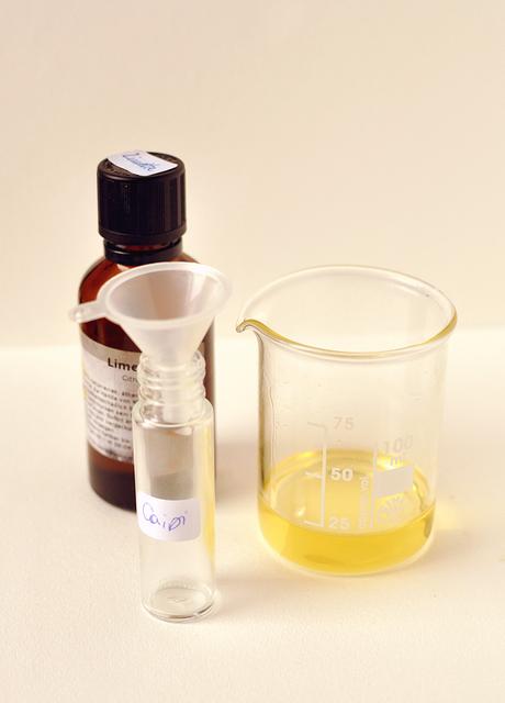 Einfaches Parfum herstellen aus ätherischen Ölen
